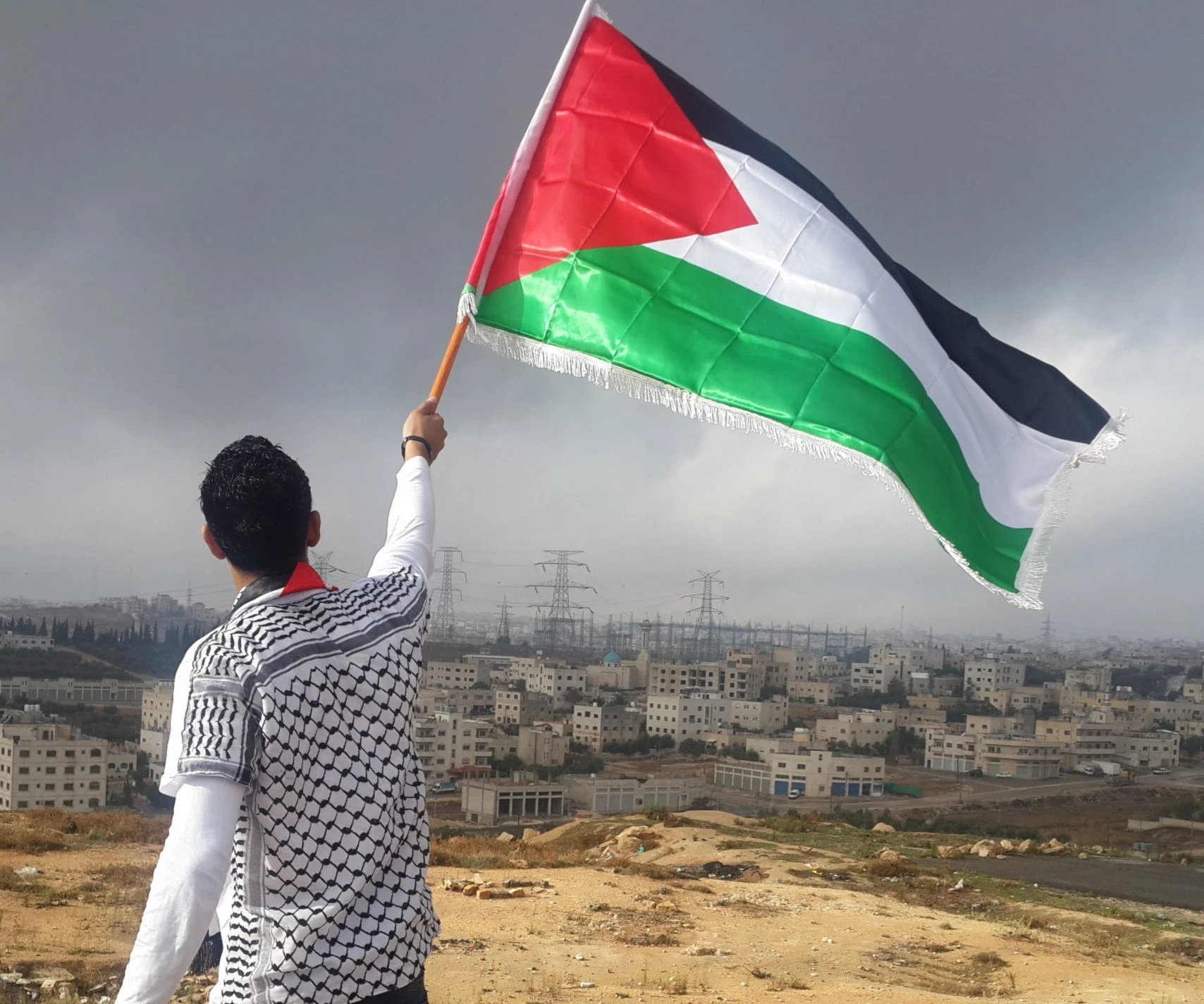العَلَم الفلسطيني.. السلاح الأمضى في الصراع العَلَم الفلسطيني.. السلاح الأمضى في الصراع