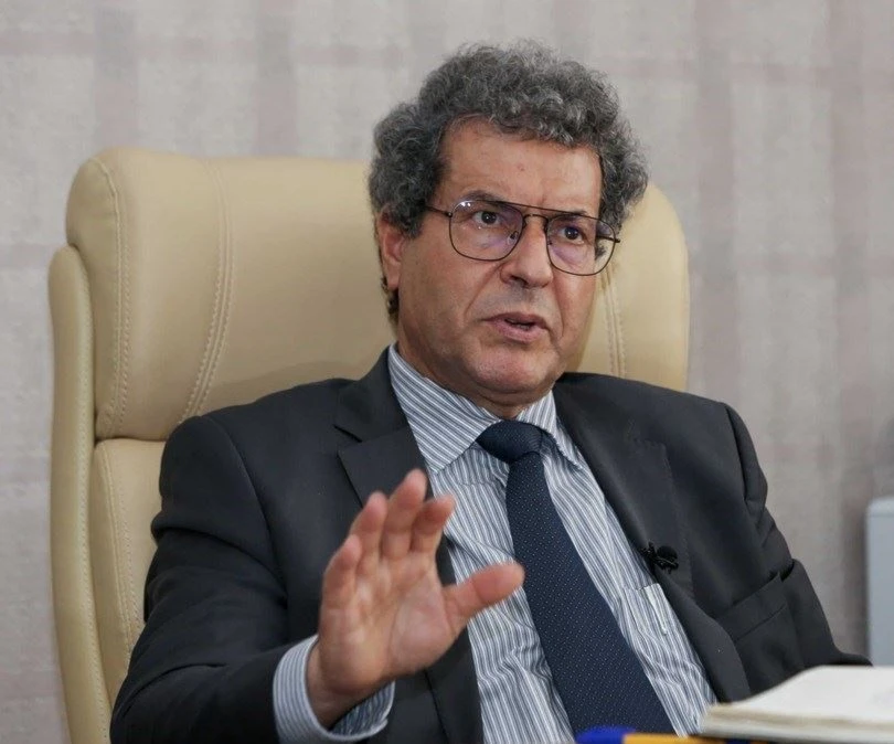 وزير النفط بحكومة الوحدة الوطنية الليبية محمد عون إن ليبيا تخطط للتعاقد مع شركات أجنبية للتنقيب عن النفط في عدة مناطق اعتمادا على شروط تنافسية. وزير النفط بحكومة الوحدة الوطنية الليبية محمد عون إن ليبيا تخطط للتعاقد مع شركات أجنبية للتنقيب عن النفط في عدة مناطق اعتمادا على شروط تنافسية.