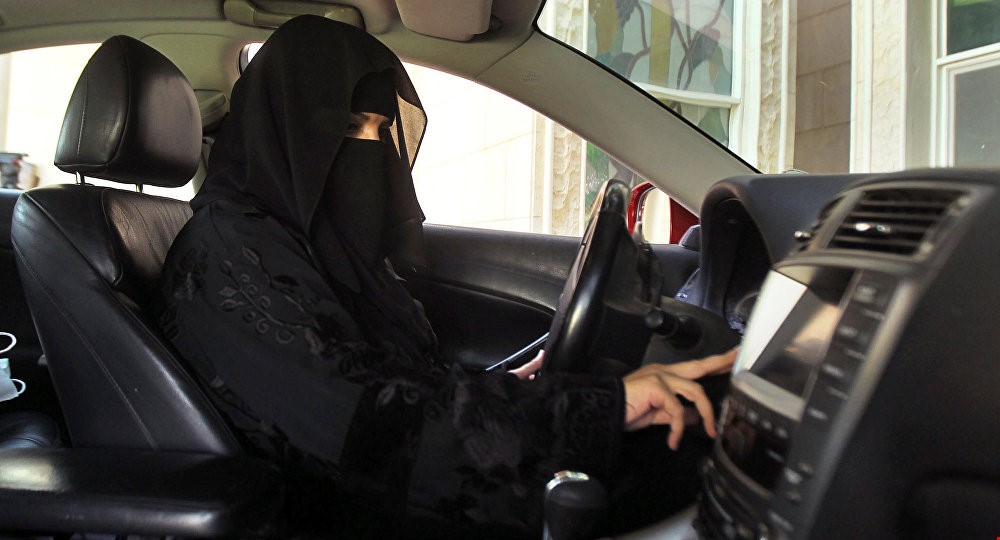 بعد دخول القرار حيز التنفيذ المرأة السعودية تقود السيارة اليوم الميادين