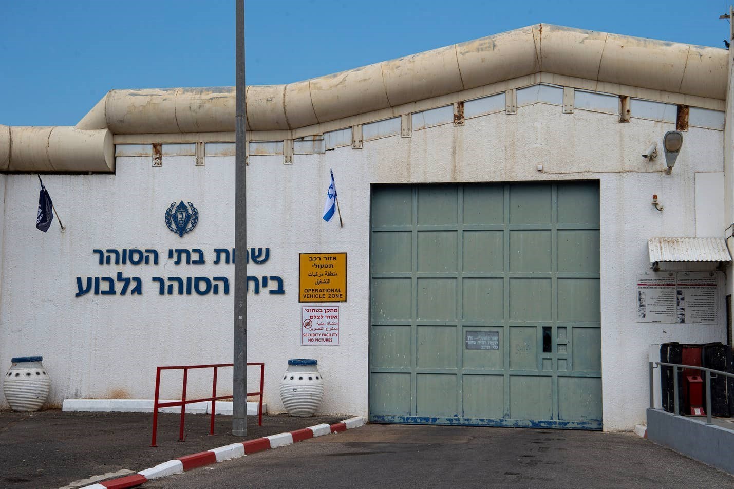 Israeli media: Airplanes of an unspecified type were called in to find the prisoners