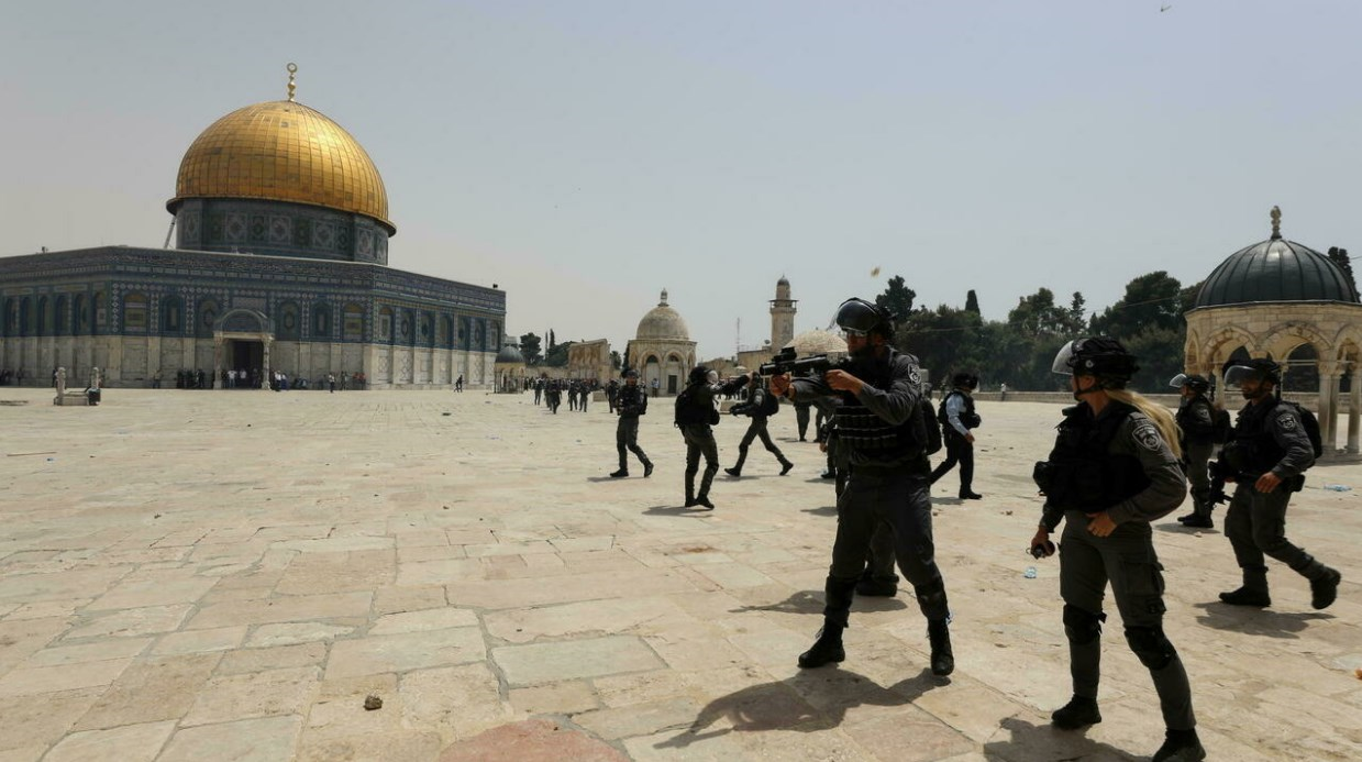 Israeli occupation forces providing protection for settlers while they were storming Al-Aqsa Mosque