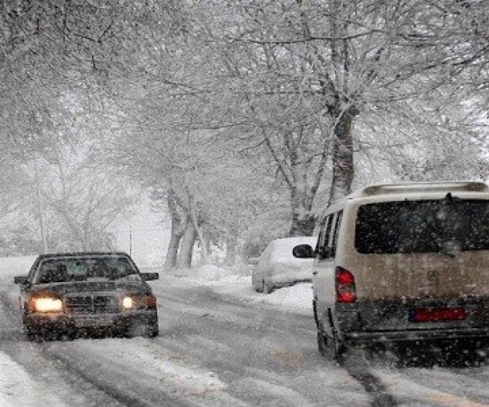 Водить занос. Снег в Забайкалье. Зима в Ливане. Ливан снег. The car is in the Snow.